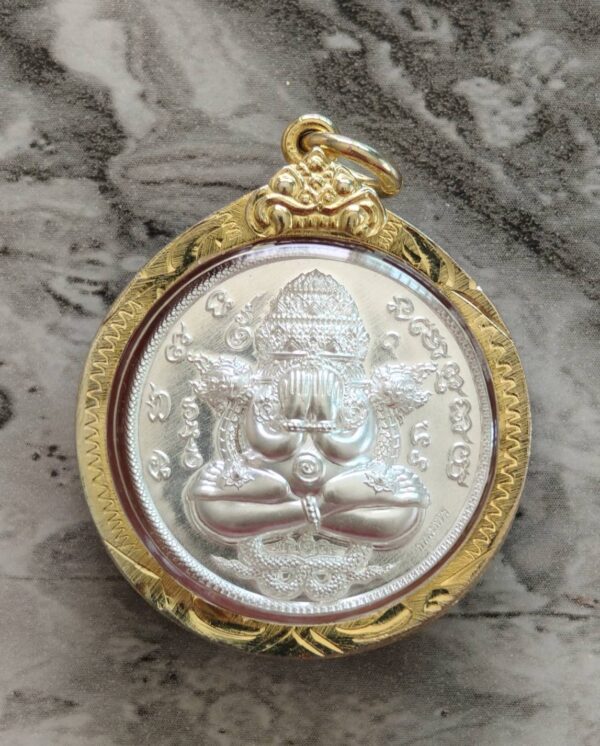 พระโพธิสัตว์พังพะกาฬ บอยท่าพระจันทร์